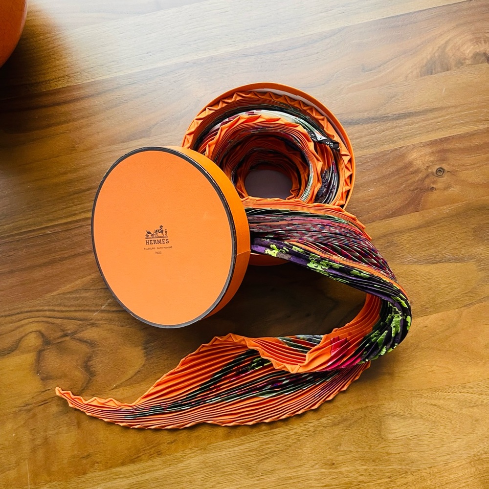 Hermes “Le Robinson Chic” Pleated Silk Ribbon with original Hermes Signature Box